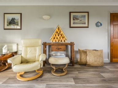Comfortable therapy room used by Eksa Pomeroy, integrative counsellor in Bradworthy, Devon, for face-to-face counselling near Bude and Bideford.